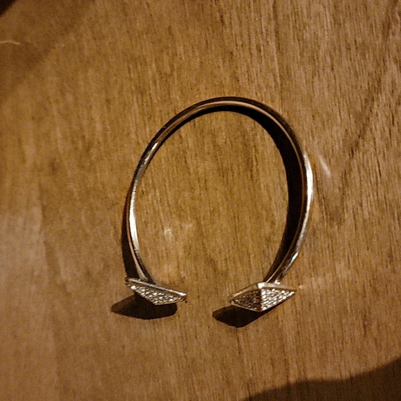 Nwot gold bangle - Picture 4 of 8